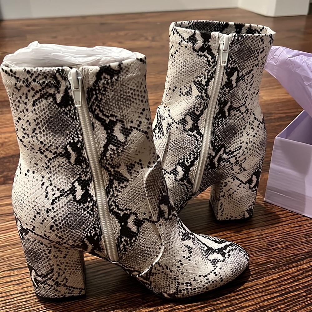 Madden Girl Rapidd Booties Ankle Boots Women 6.5 / Nat Snakeskin Block Heels